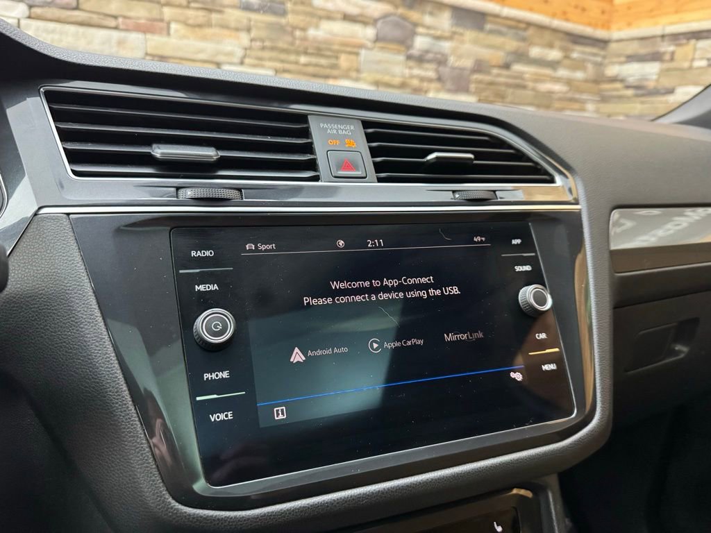 Used 2023 Volkswagen Tiguan SE w/ Panoramic Sunroof Package image 18