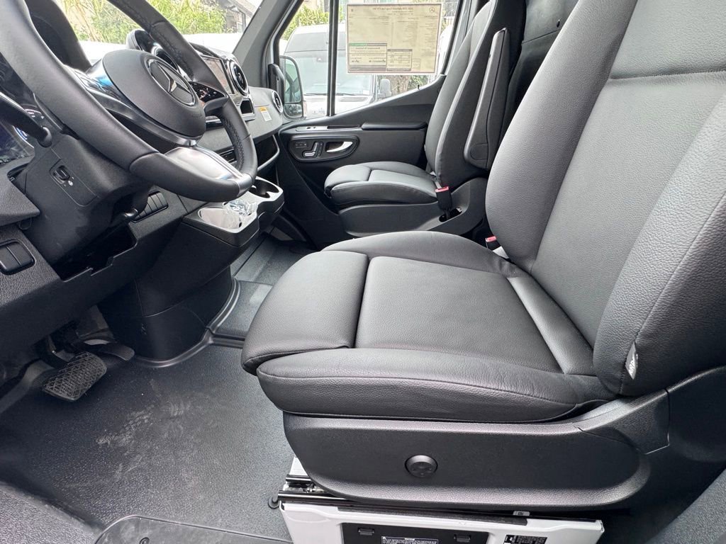 Used 2024 Mercedes-Benz eSprinter 170 Cargo image 20