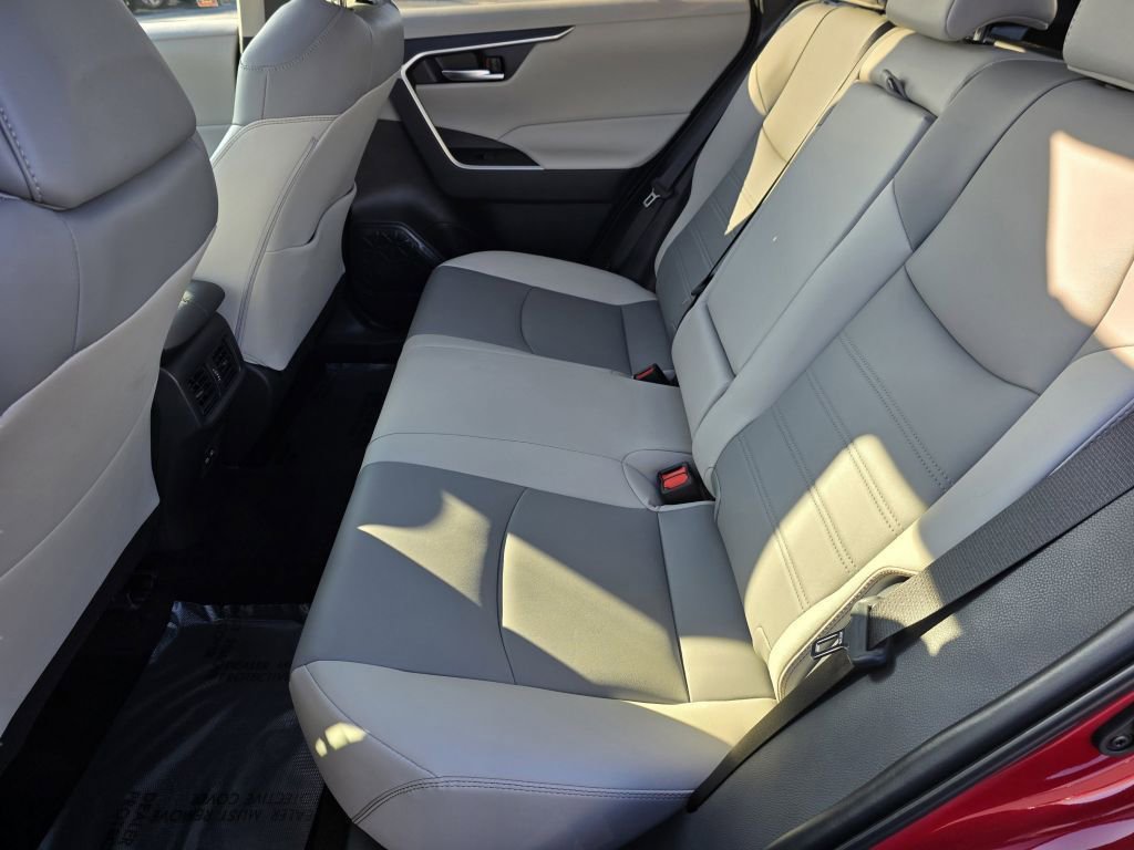 Used 2025 Toyota RAV4 XLE Premium image 28