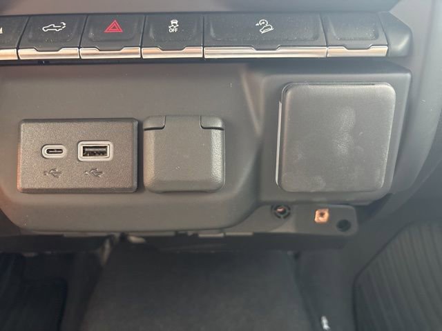 Used 2025 Chevrolet Silverado 2500 Custom w/ Custom Value Package image 31