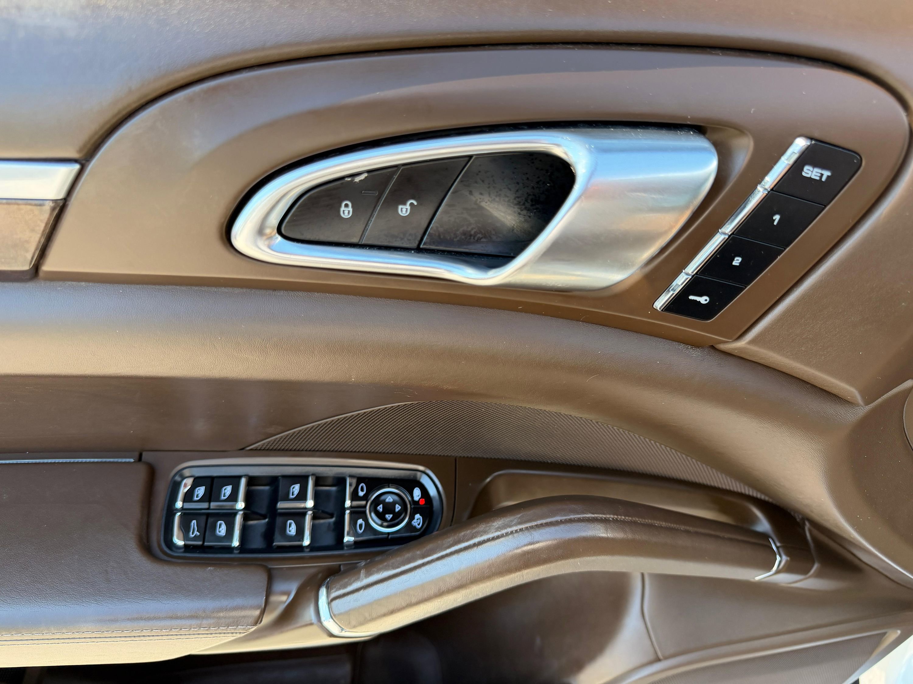 Used 2016 Porsche Cayenne AWD/4WD image 18
