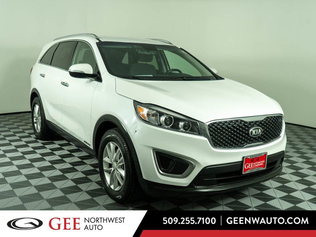 Used 2016 Kia Sorento LX w/ LX Convenience Package