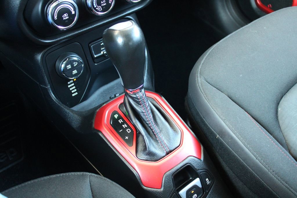 Used 2015 Jeep Renegade Trailhawk w/ Safety & Security Group I image 23