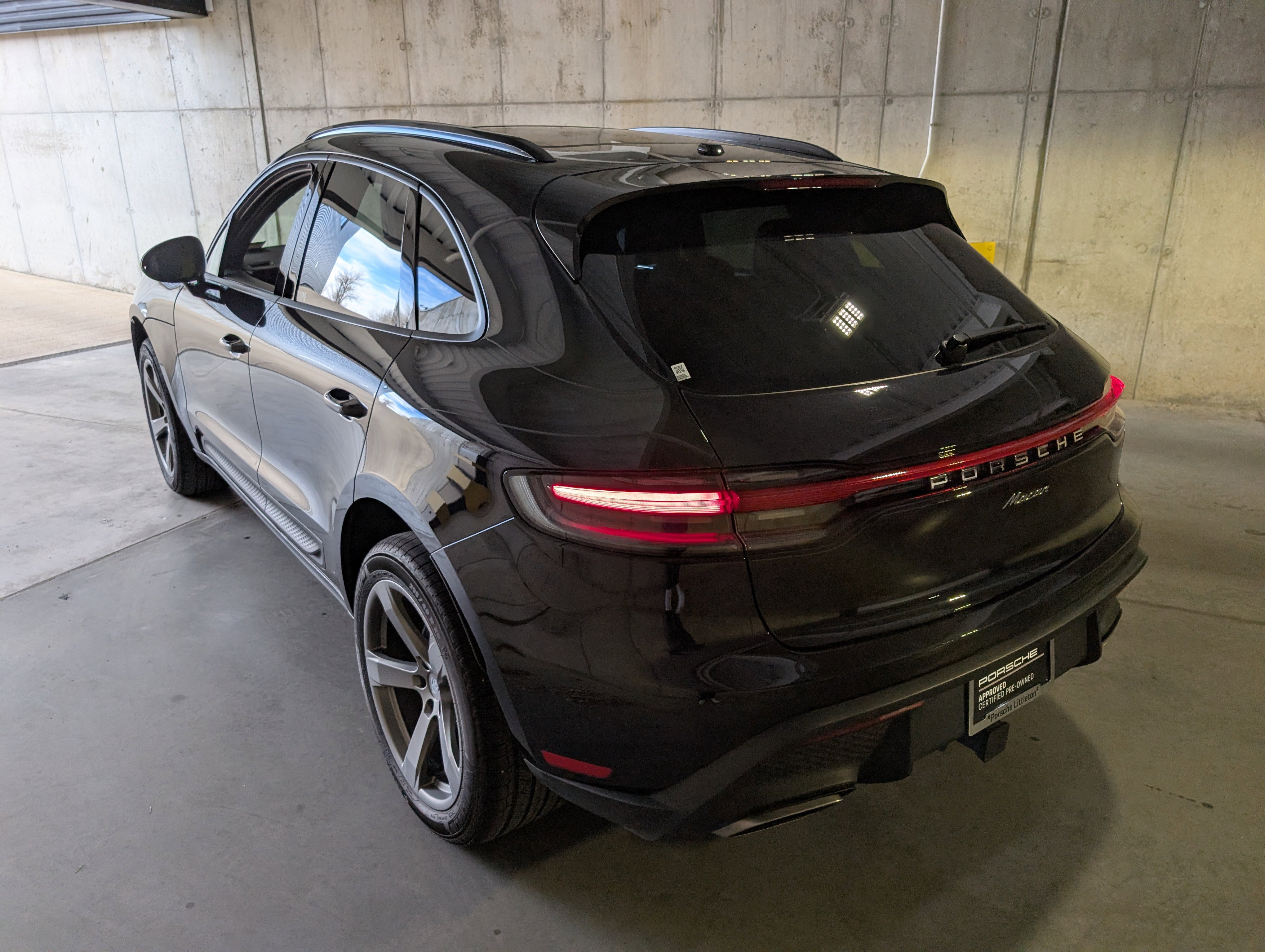 Certified 2025 Porsche Macan image 3