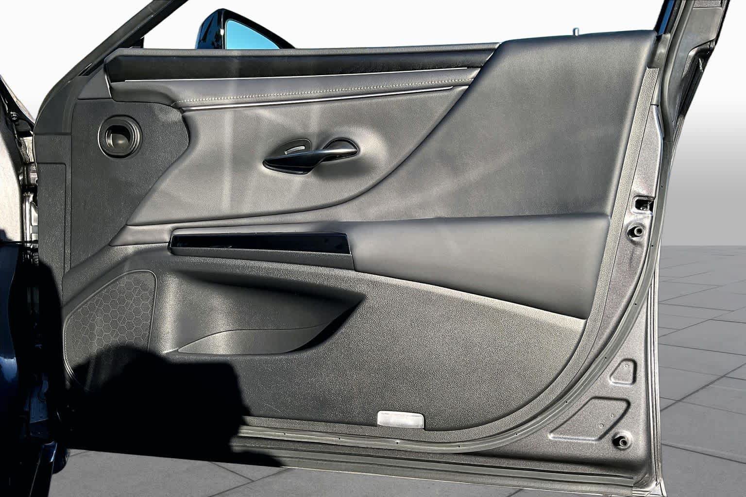 Certified 2023 Lexus ES 300h w/ Accessory Package (Z1) FWD image 21