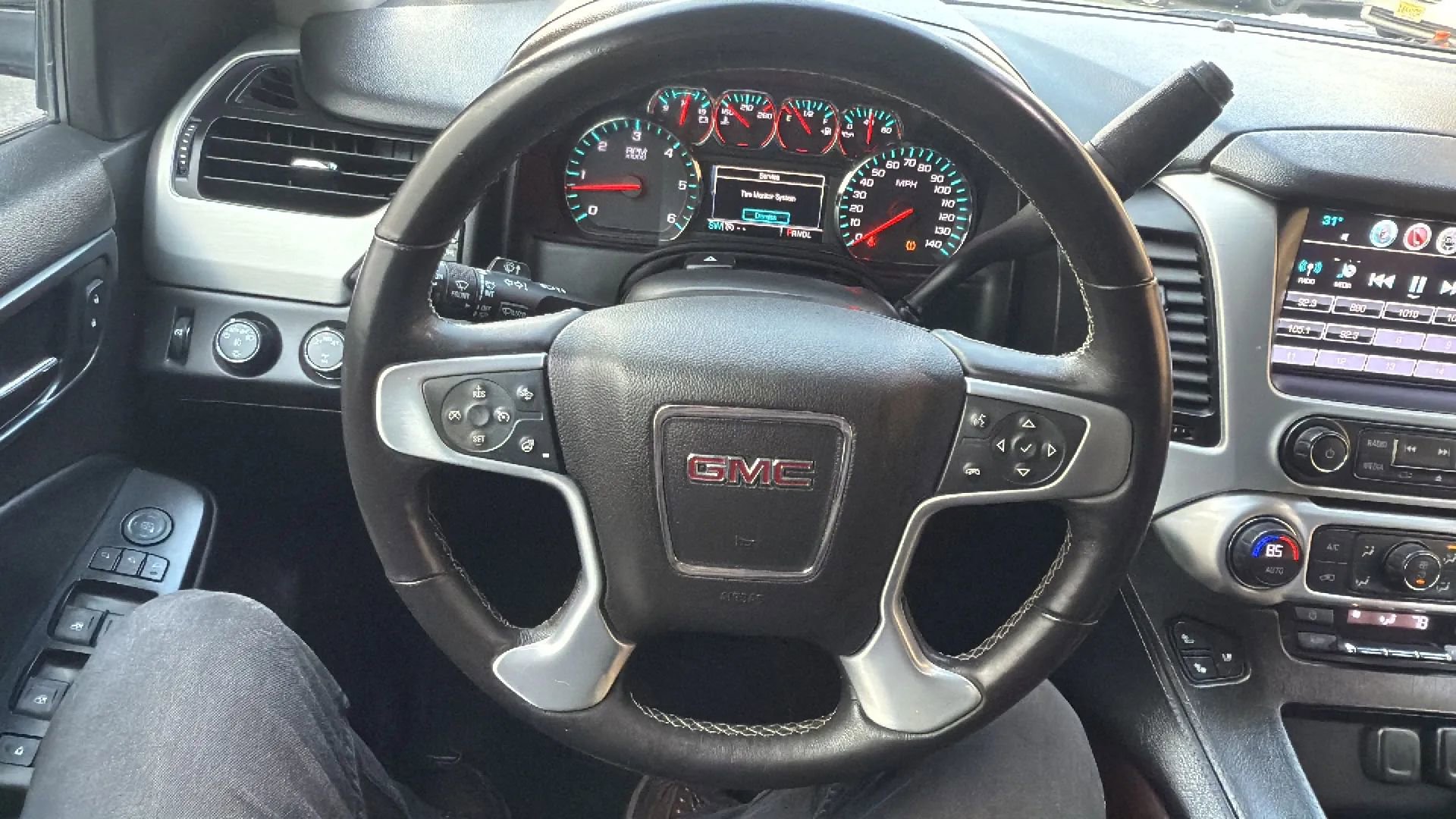 Used 2017 GMC Yukon XL SLT image 10