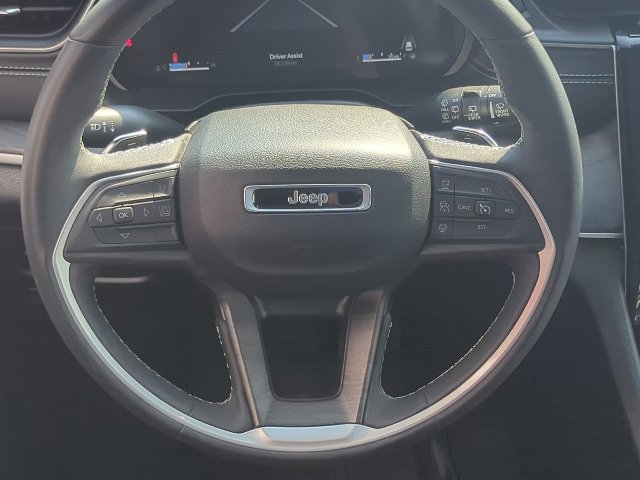 Used 2024 Jeep Grand Cherokee Limited w/ Luxury Tech Group II AWD/4WD image 8