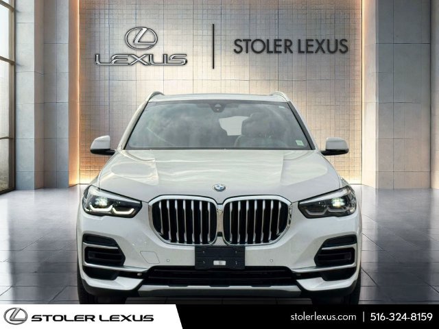 Used 2022 BMW X5 xDrive40i w/ Premium Package AWD/4WD image 2