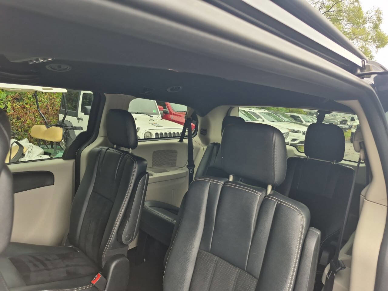 Used 2017 Dodge Grand Caravan SXT image 7