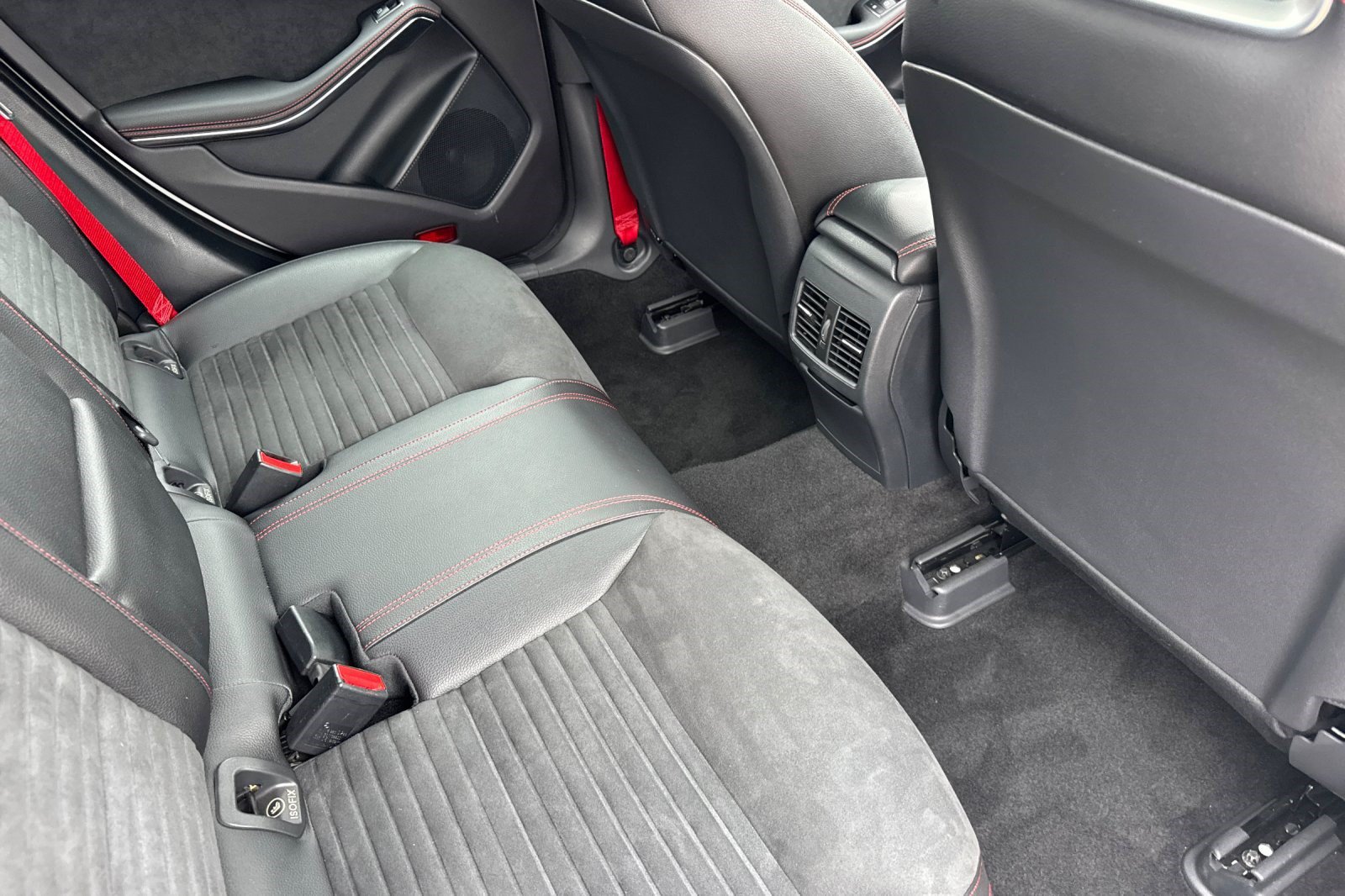 Used 2016 Mercedes-Benz CLA 250 image 33