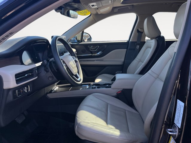 Used 2025 Lincoln Corsair Reserve image 11