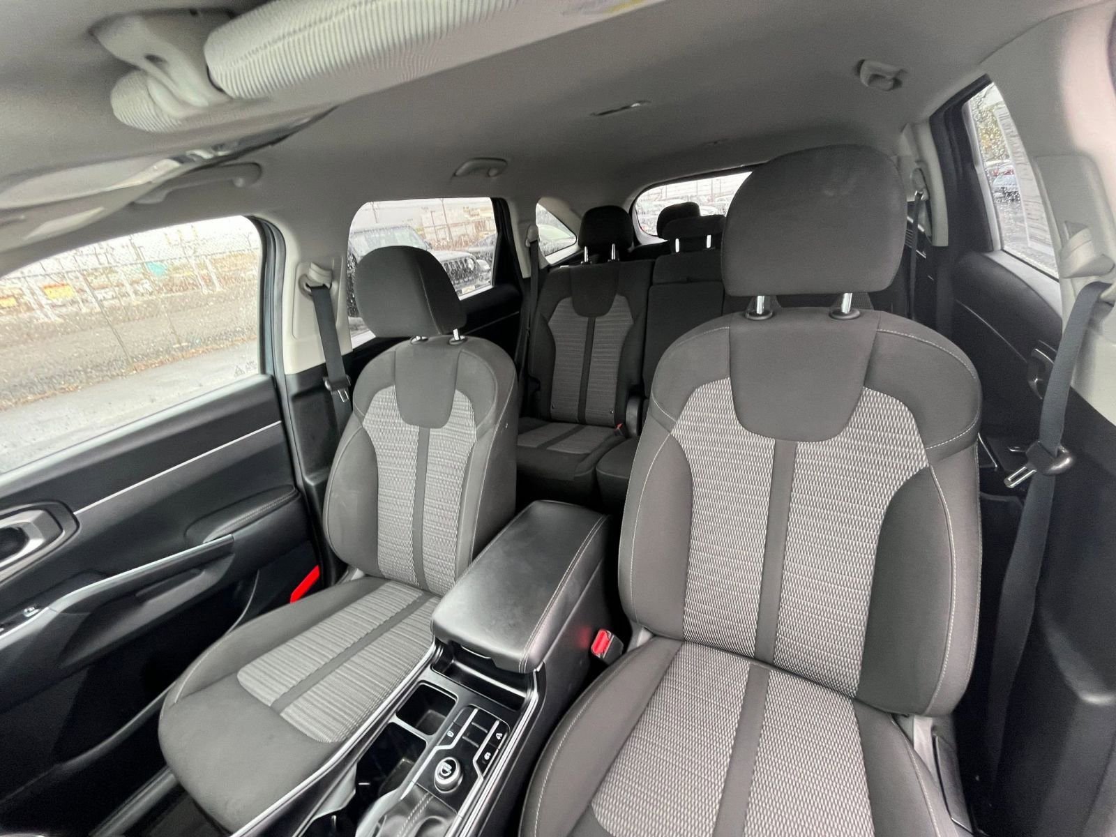 Used 2023 Kia Sorento LX image 37