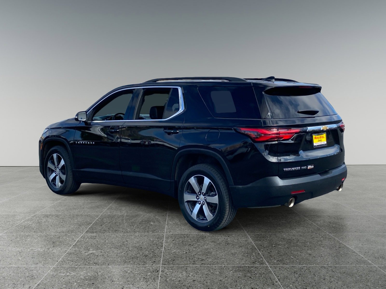 Used 2023 Chevrolet Traverse LT w/ LT Premium Package AWD/4WD image 3