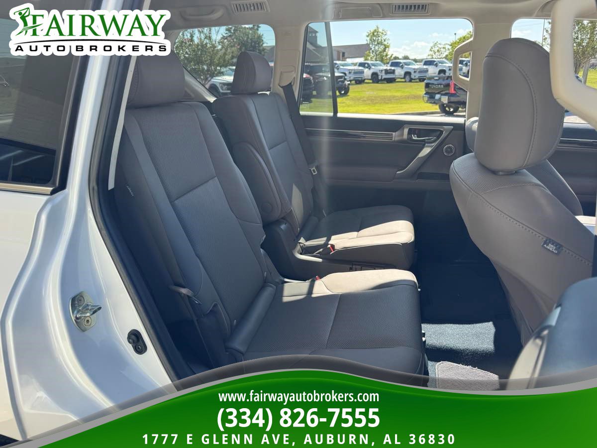 Used 2023 Lexus GX 460 Premium w/ Accessory Package AWD/4WD image 13