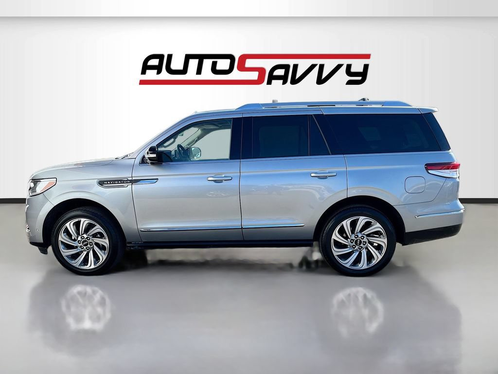 Used 2024 Lincoln Navigator Reserve AWD/4WD image 4