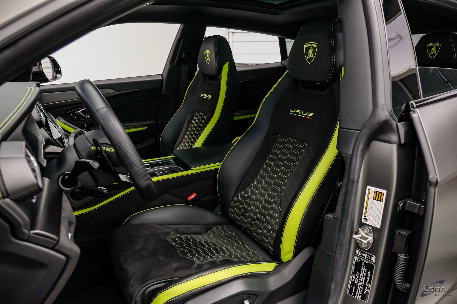 Used 2022 Lamborghini Urus AWD/4WD image 42