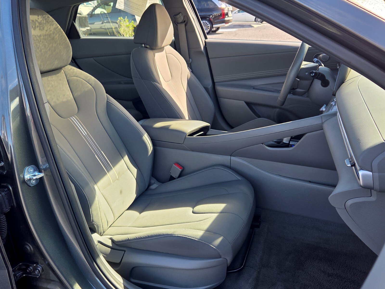 Used 2025 Hyundai Elantra SEL FWD image 15