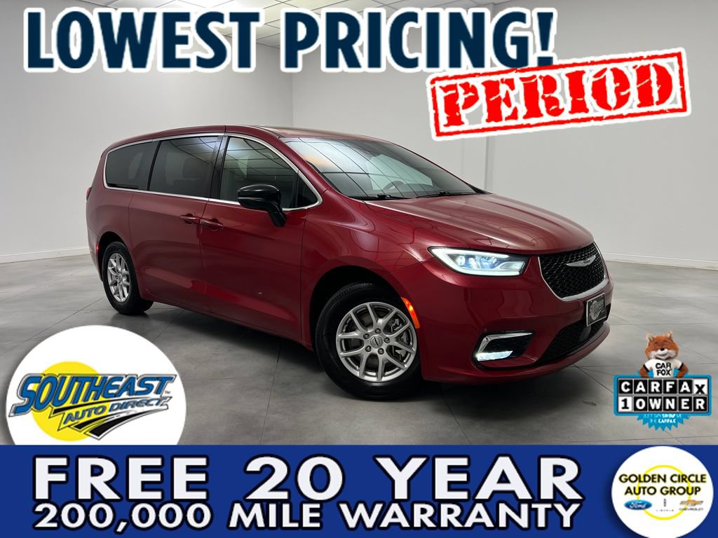 Used 2025 Chrysler Pacifica Select