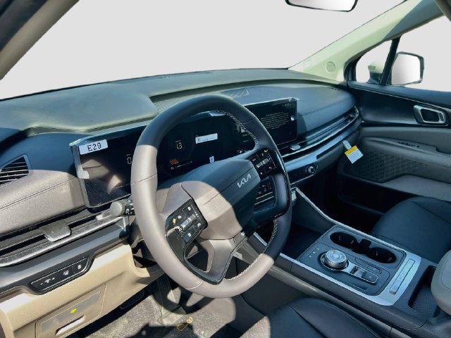 New 2027 Kia Carnival LXS FWD image 9