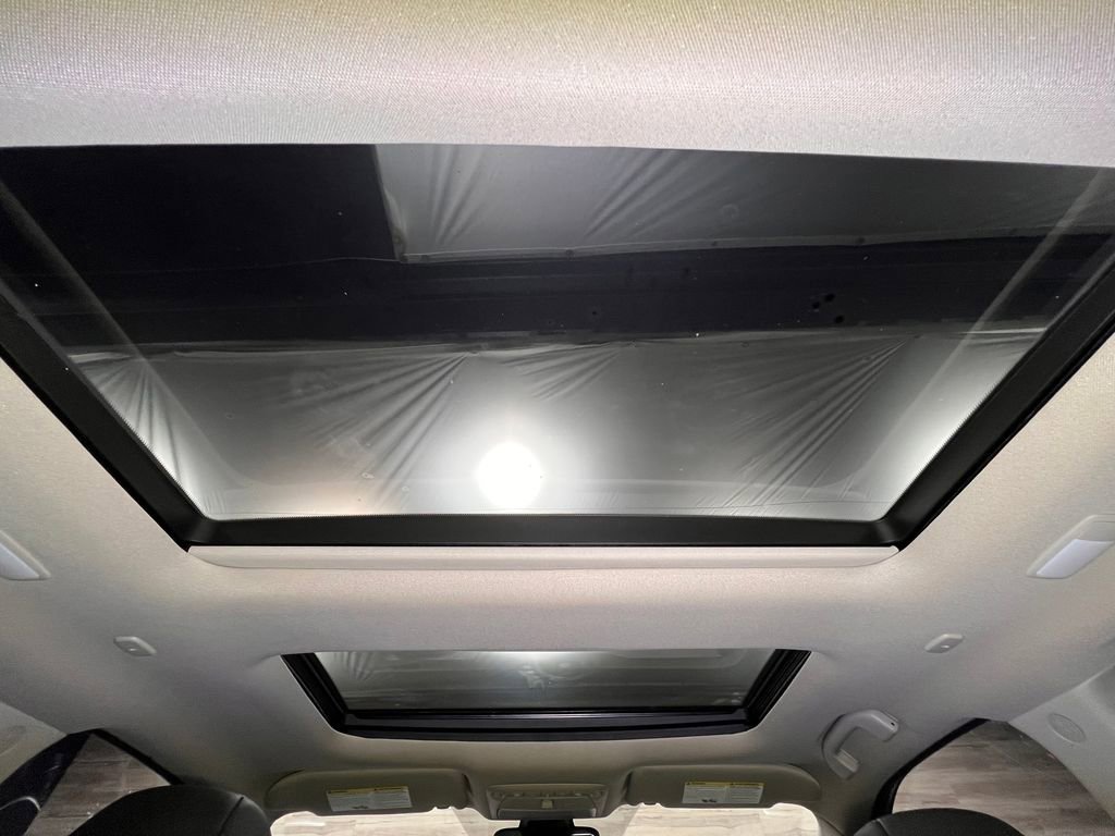 Used 2023 Nissan Maxima Platinum w/ Sport Mat Group FWD image 16