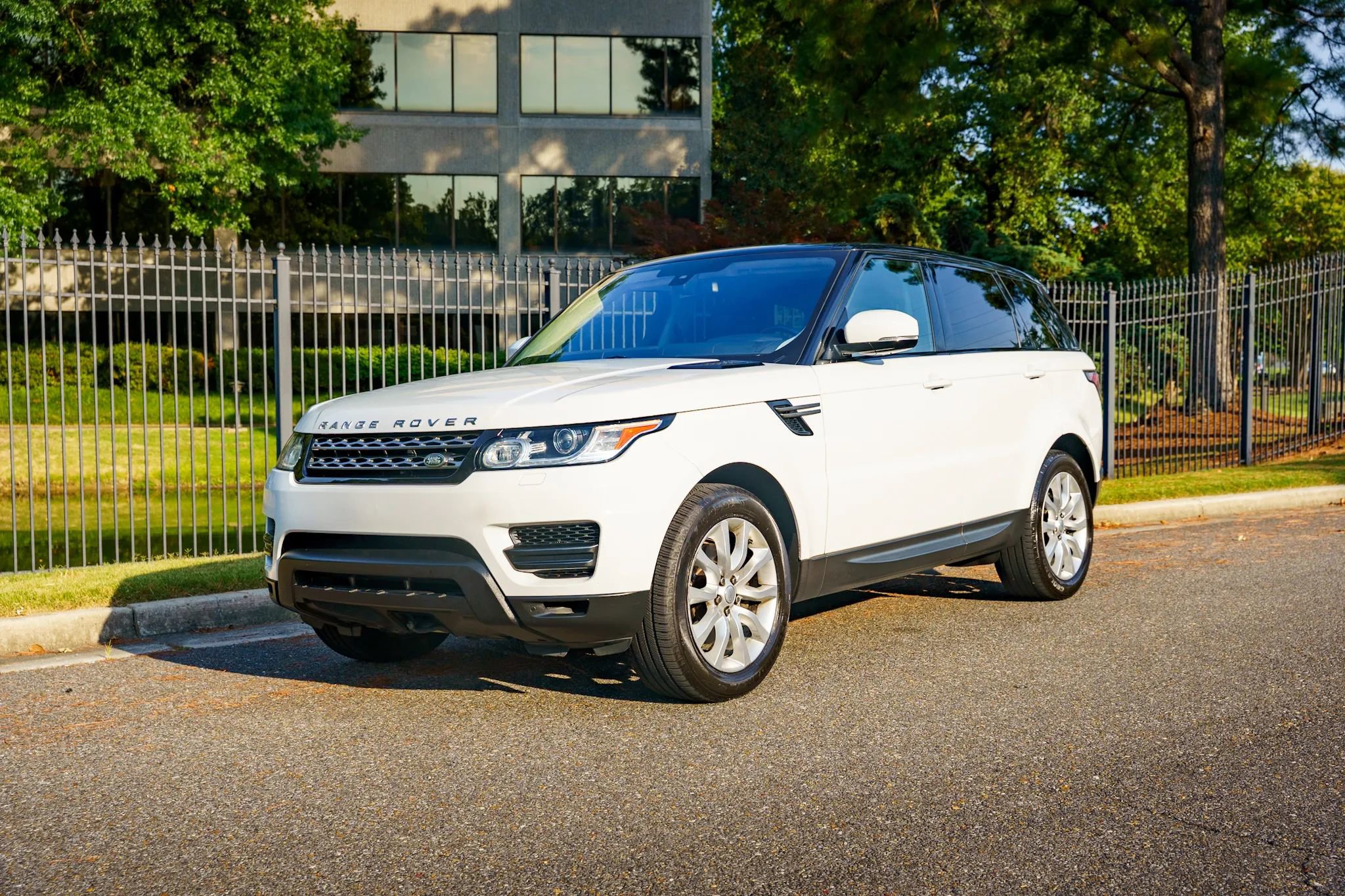 Used 2016 Land Rover Range Rover Sport SE