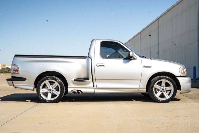 Used 2001 Ford F150 Lightning RWD image 11