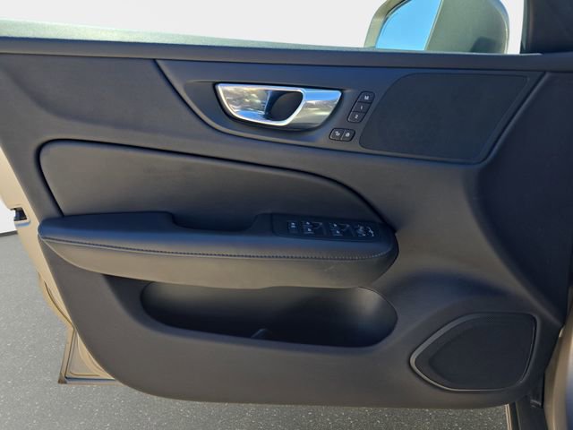 Used 2021 Volvo S60 T6 Momentum w/ Premium Package image 30