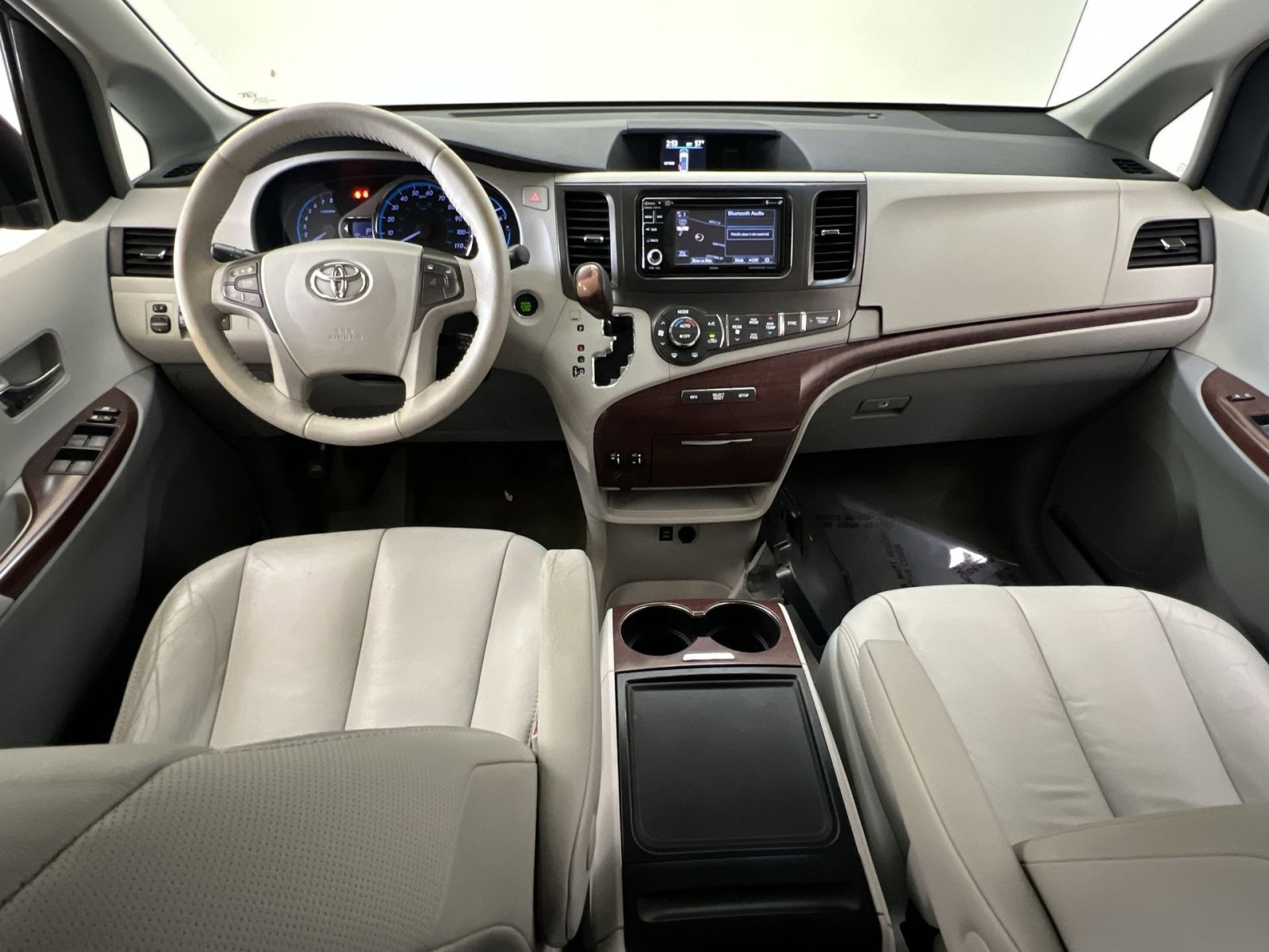 Used 2013 Toyota Sienna XLE image 21