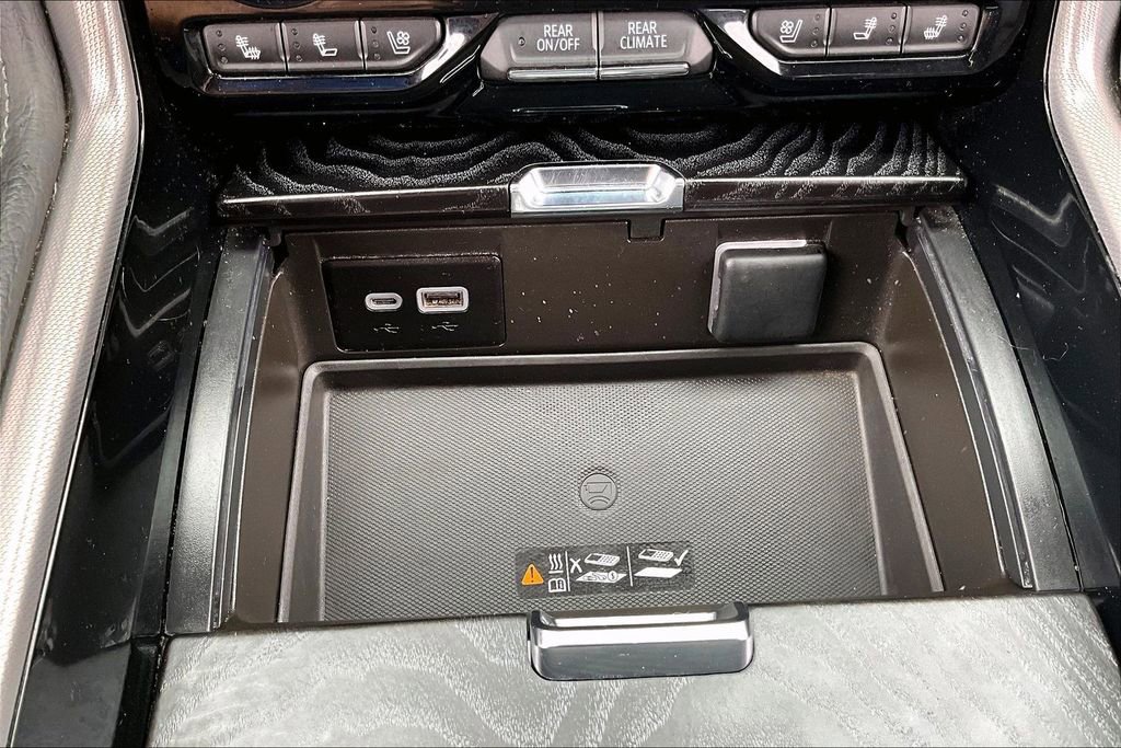 Used 2024 GMC Yukon XL Denali RWD image 15