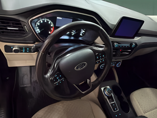 Used 2021 Ford Escape SE w/ Cold Weather Package FWD image 17