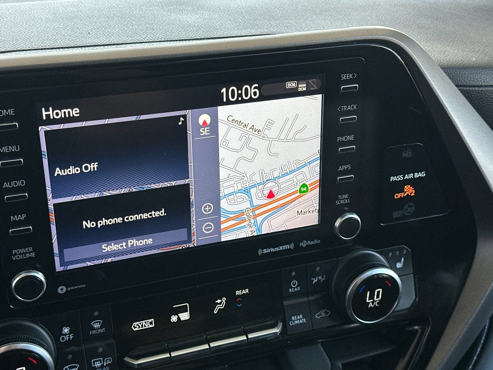 Used 2022 Toyota Highlander XLE FWD image 19