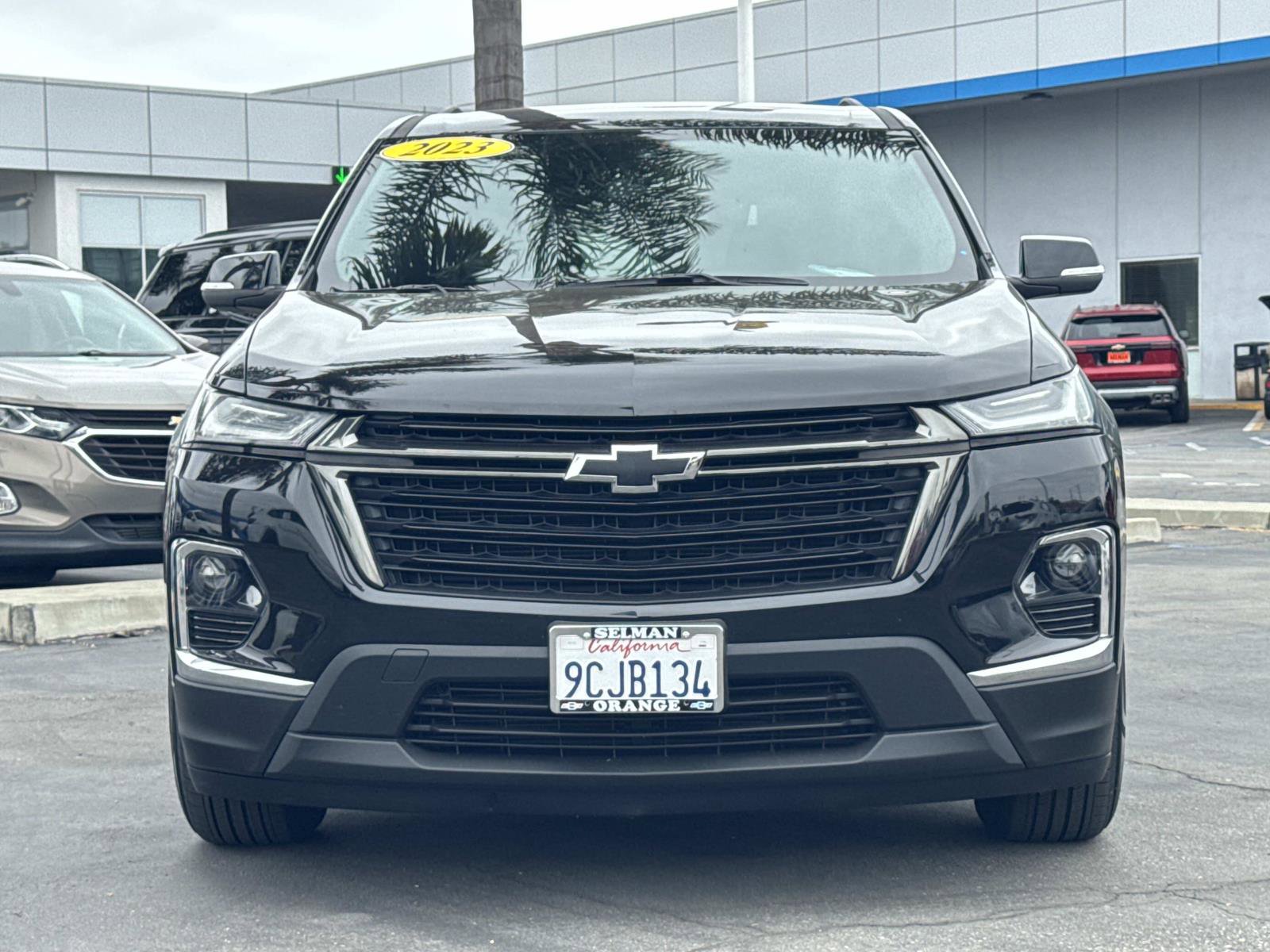 Used 2023 Chevrolet Traverse LT FWD image 2