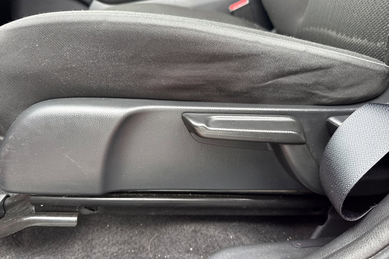 Used 2018 Honda HR-V LX image 14