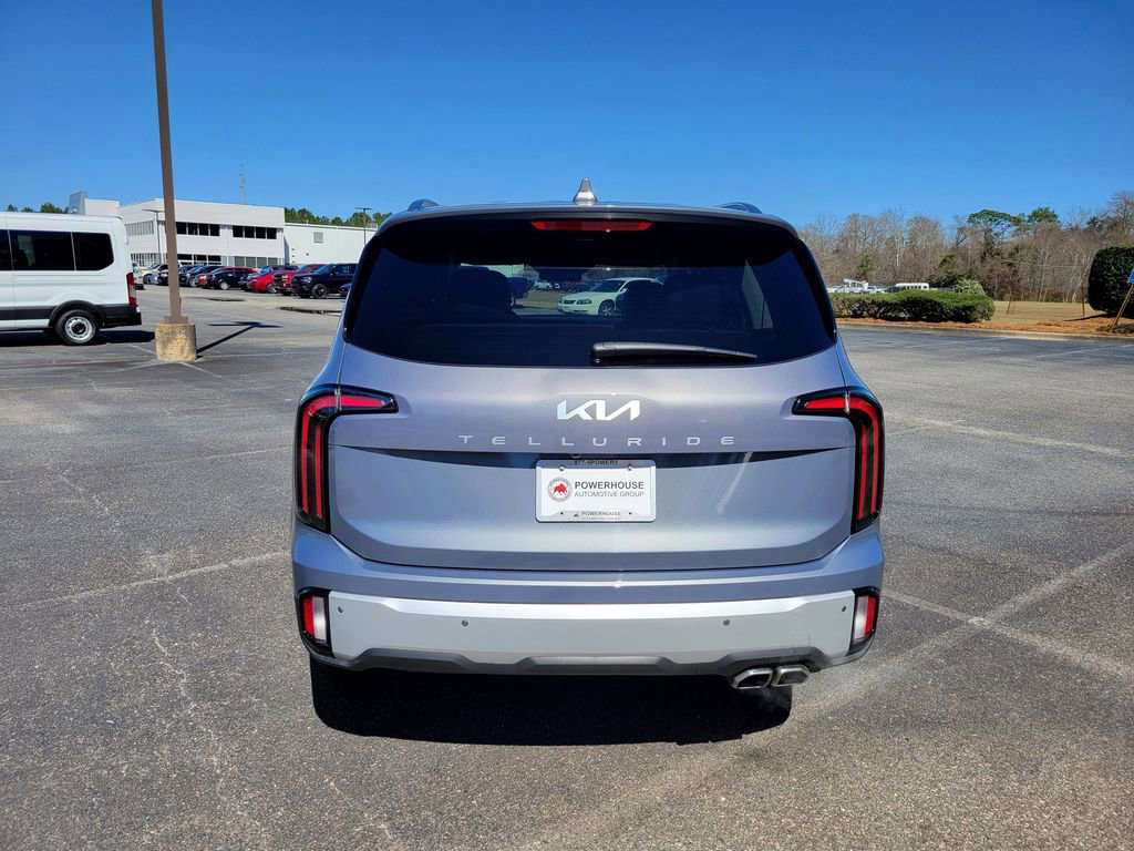 Used 2024 Kia Telluride EX w/ EX Captain's Chair Package image 4