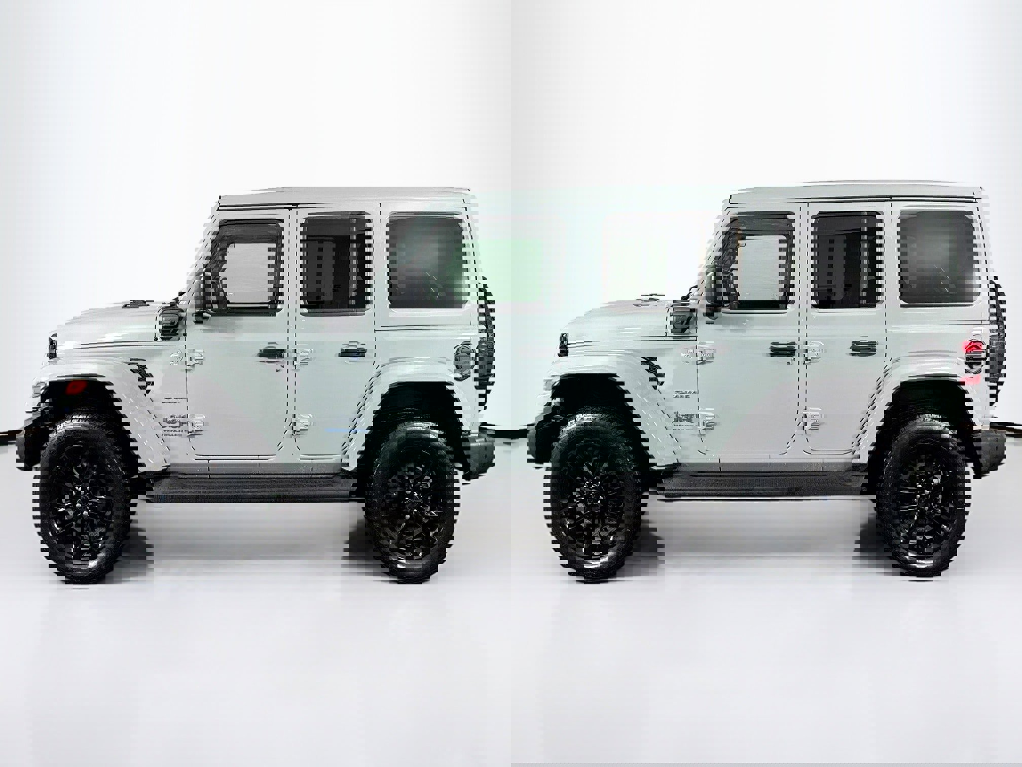 Used 2024 Jeep Wrangler Sahara image 7