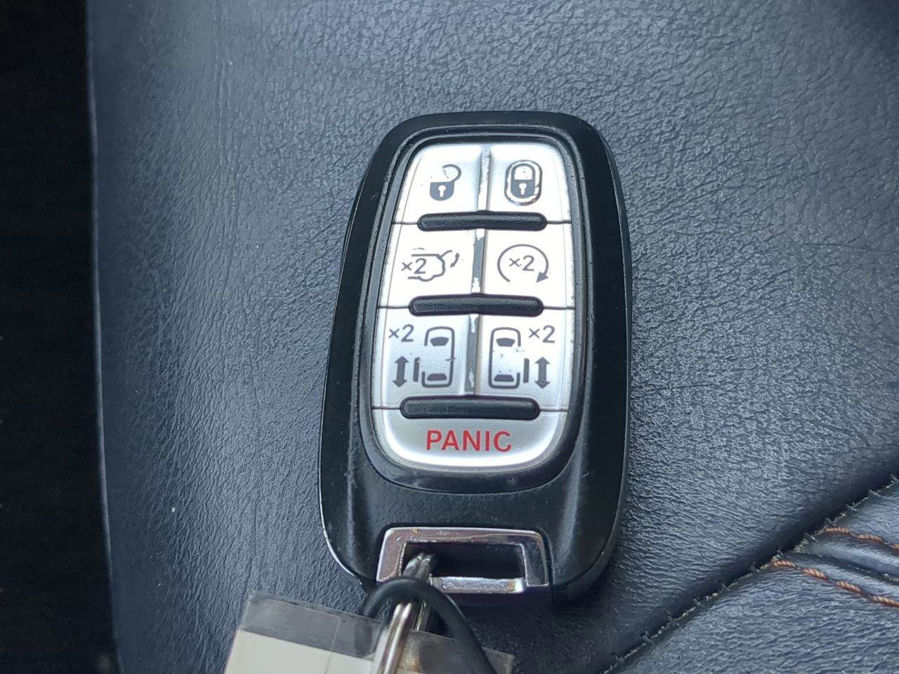 Used 2017 Chrysler Pacifica Touring-L image 25