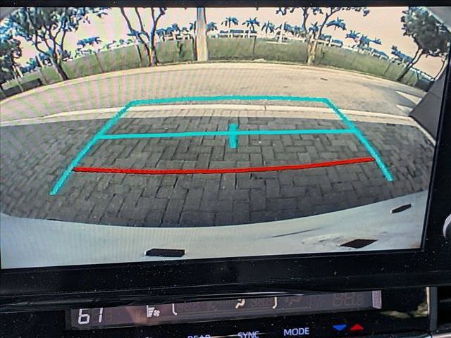 Used 2022 Toyota Sienna XSE FWD image 11