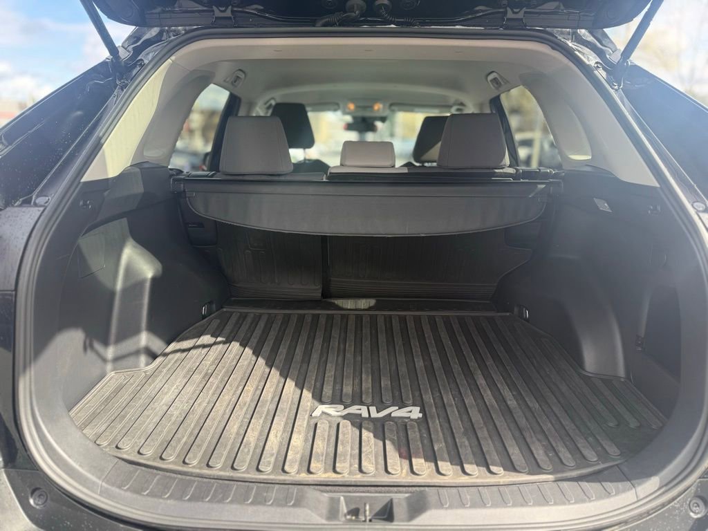 Used 2020 Toyota RAV4 XLE w/ XLE Grade Weather Package image 11