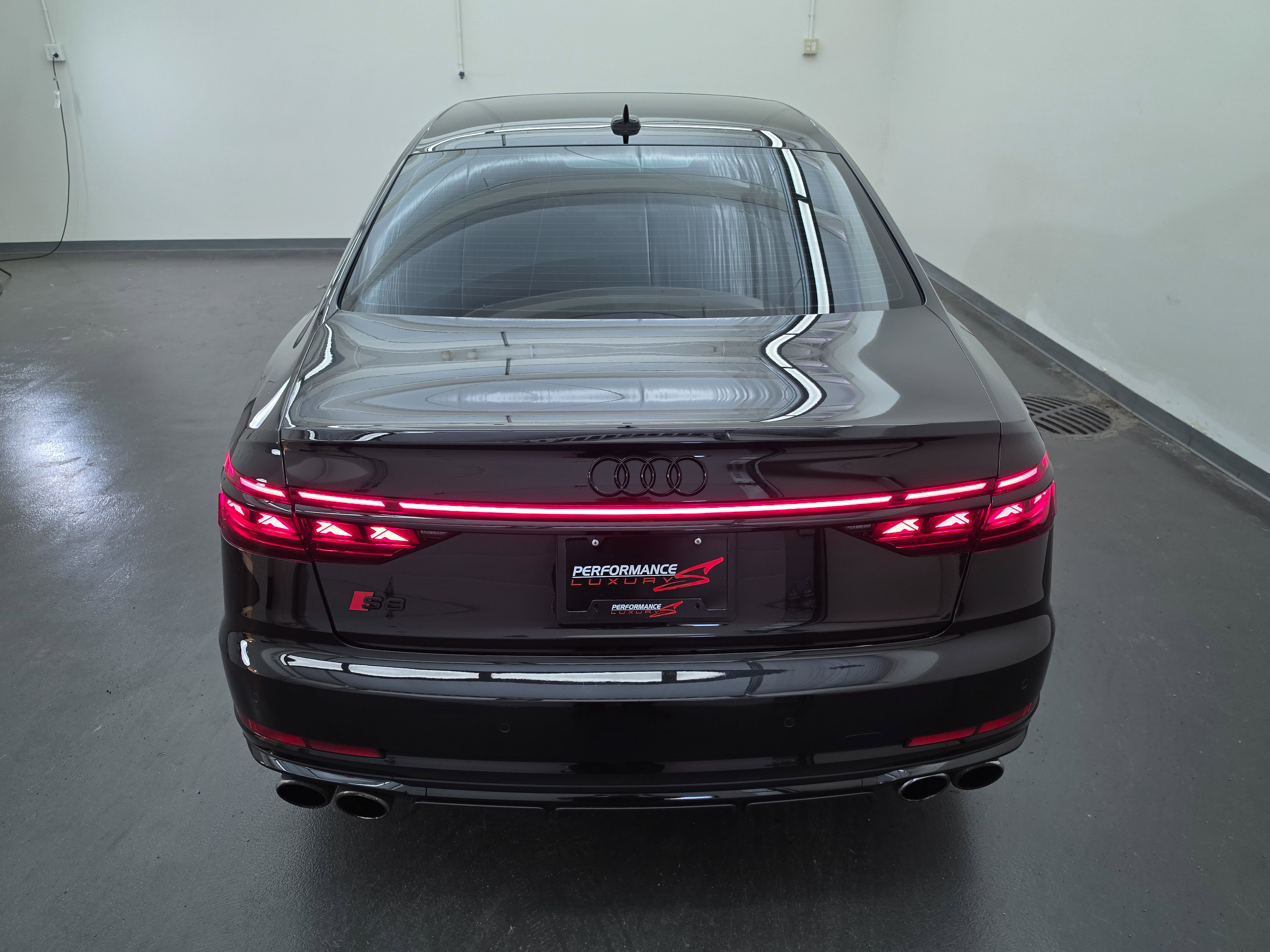 Used 2022 Audi S8 w/ S8 Comfort Plus Package AWD/4WD image 10