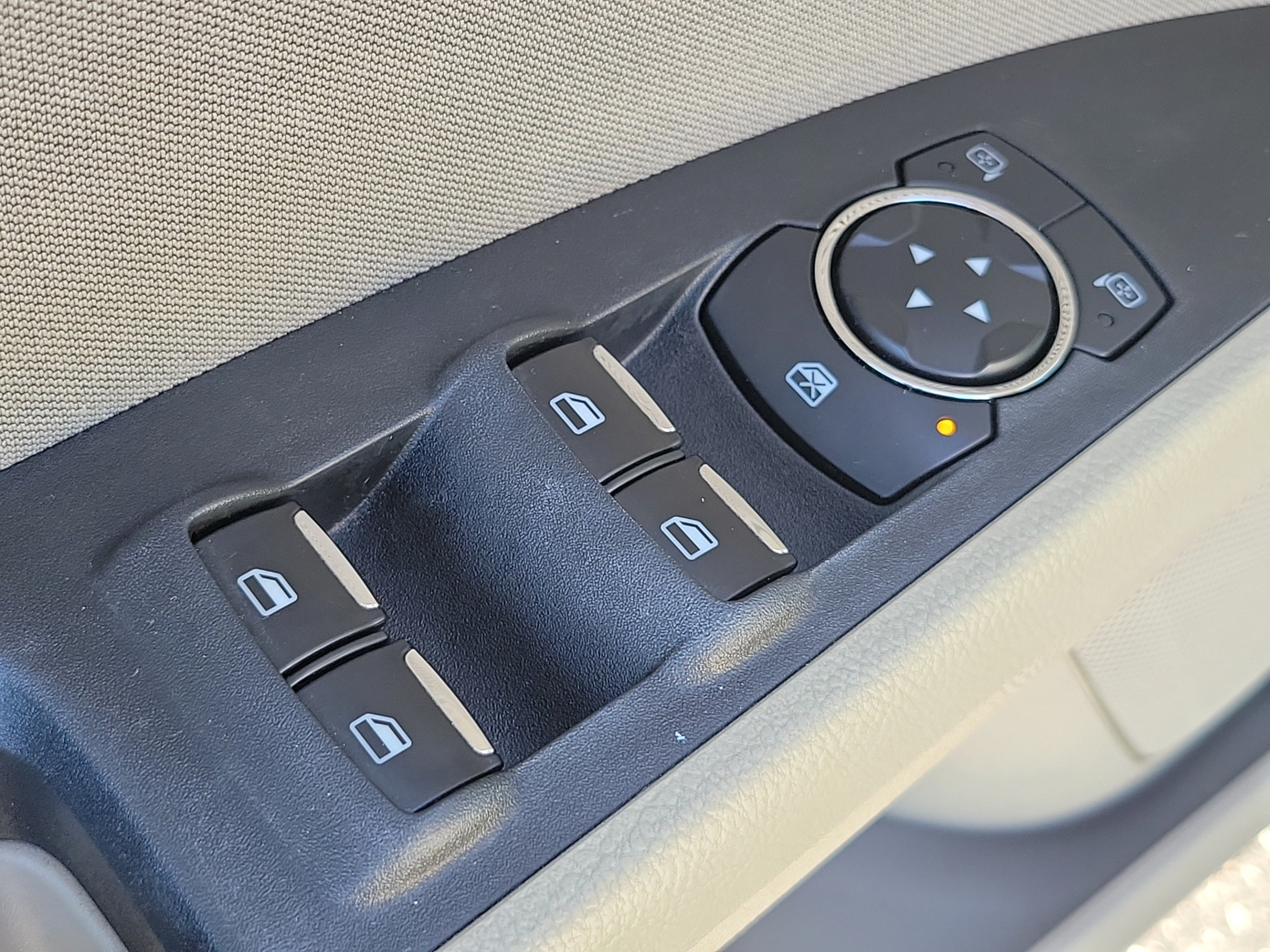 Used 2019 Ford Fusion SE FWD image 18