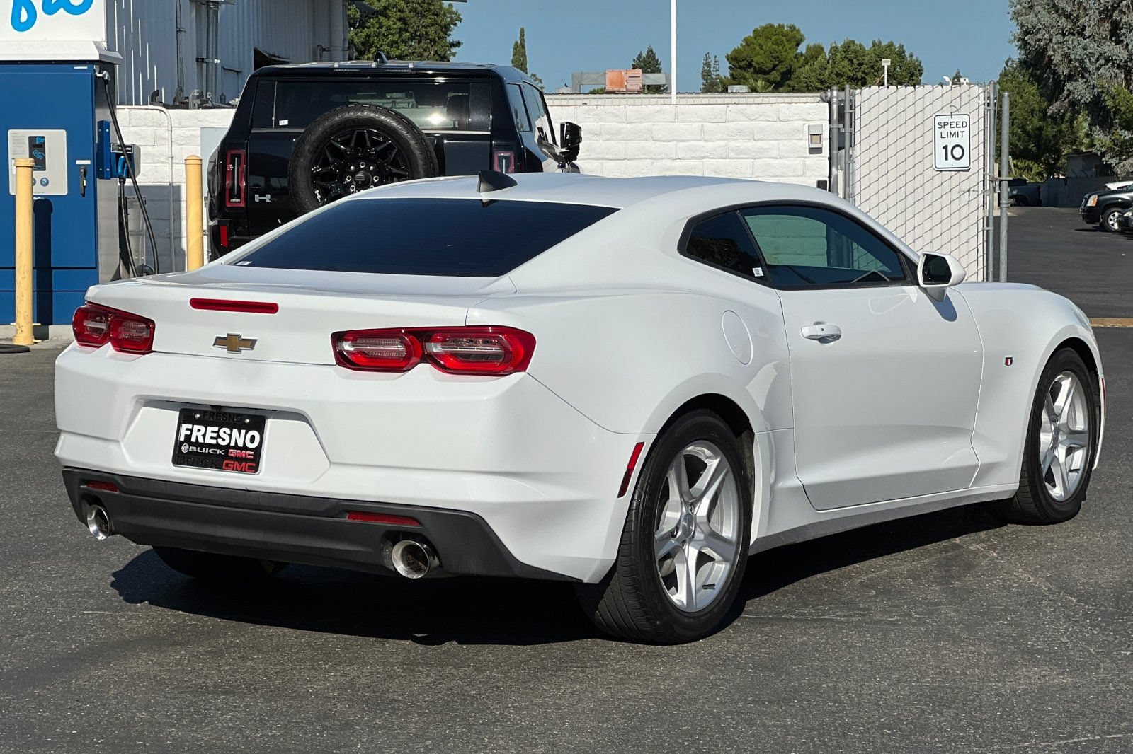 Used 2023 Chevrolet Camaro LT RWD image 4