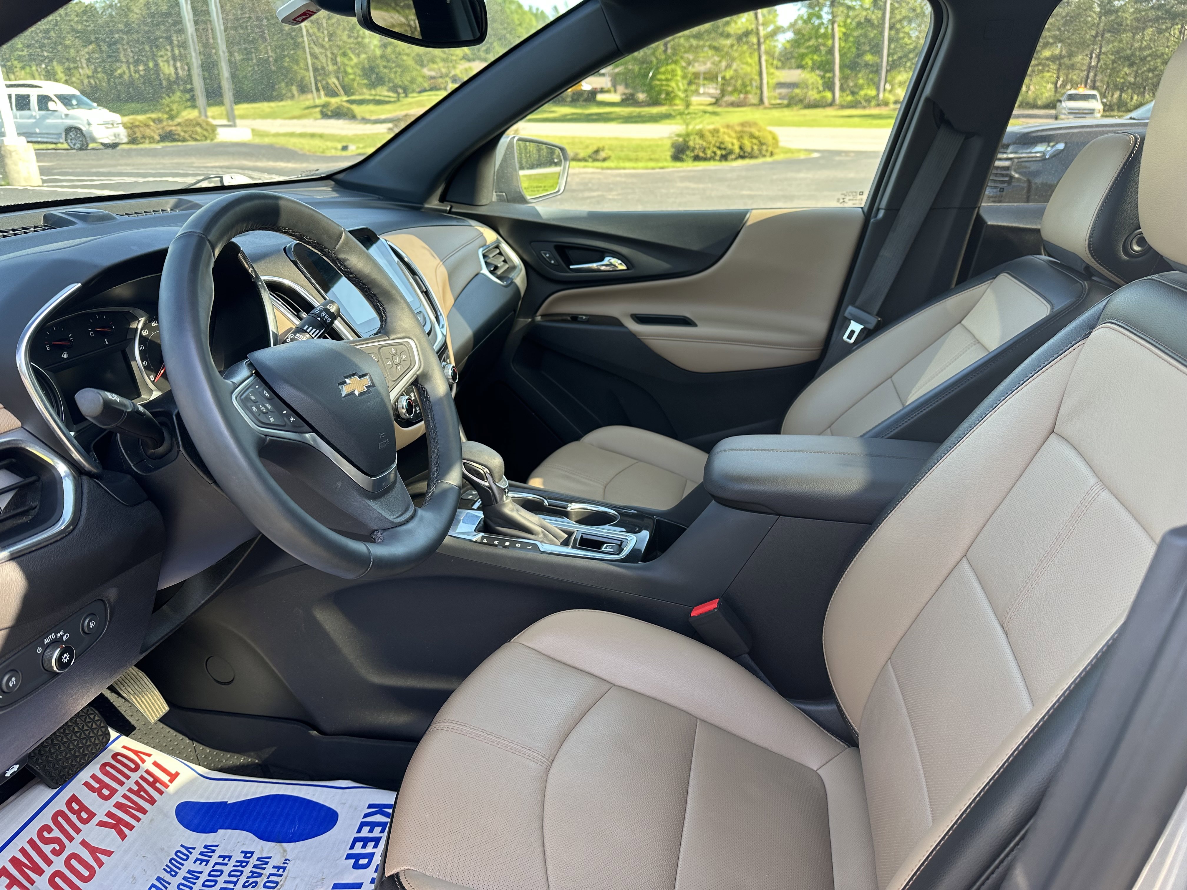 Used 2023 Chevrolet Equinox Premier FWD image 9