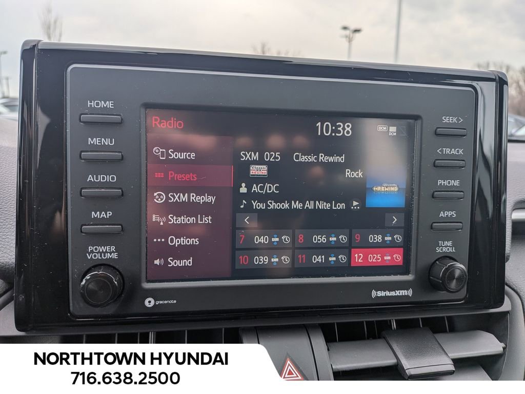 Used 2021 Toyota RAV4 LE AWD/4WD image 22