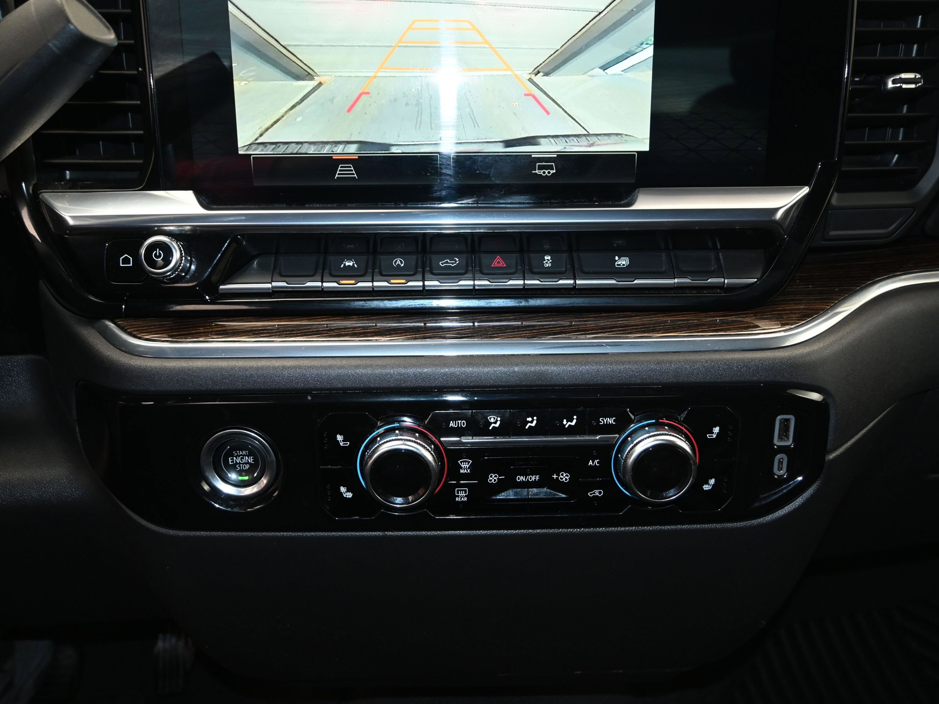 Used 2024 GMC Sierra 1500 SLE image 16