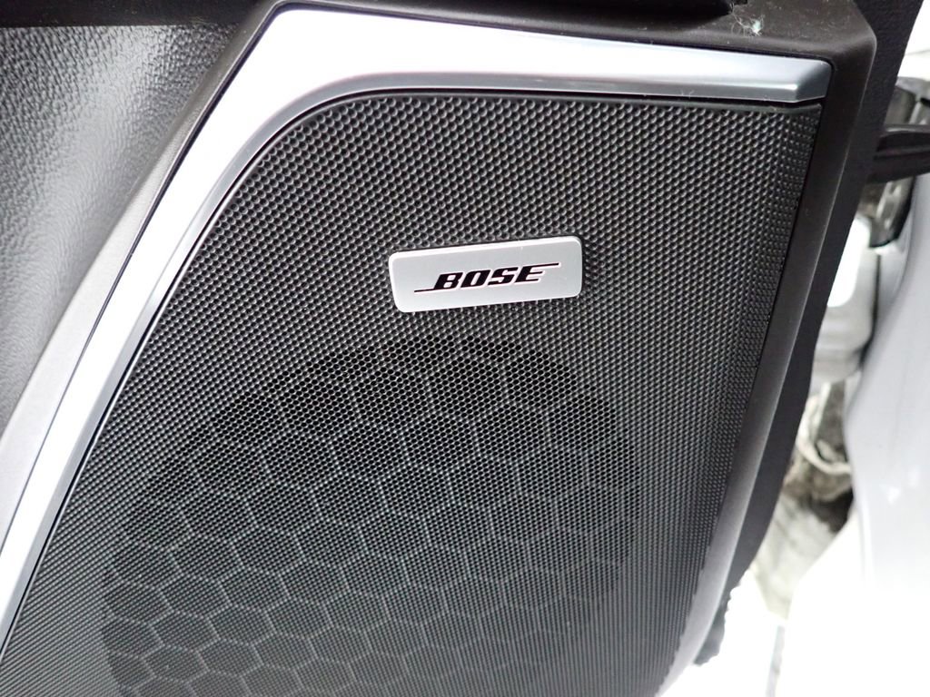 Used 2016 Cadillac Escalade Luxury image 3