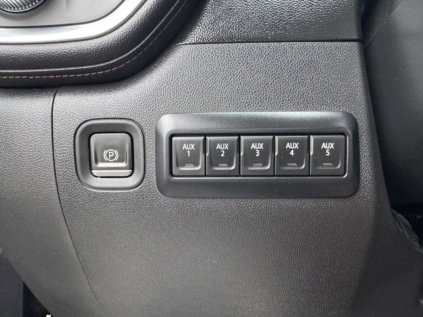 Used 2021 GMC Sierra 2500 AT4 w/ AT4 Premium Plus Package AWD/4WD image 22