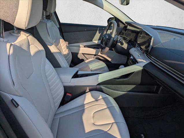Certified 2025 Hyundai Elantra Limited FWD image 29