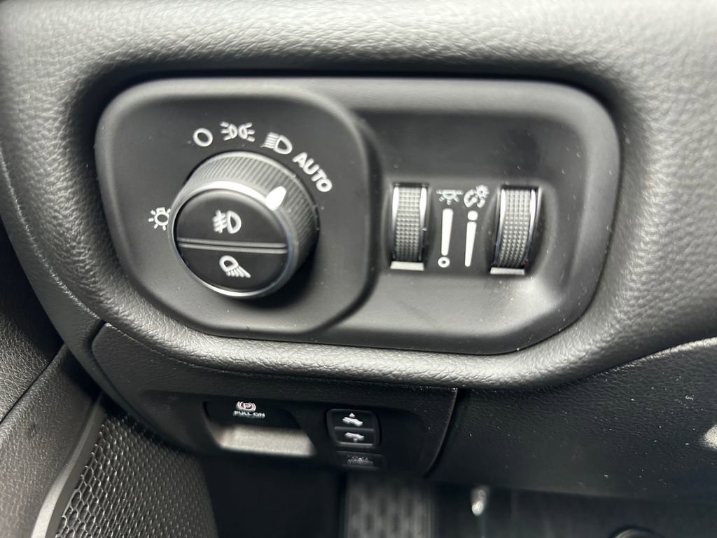 New 2026 RAM 1500 4x4 Crew Cab image 18