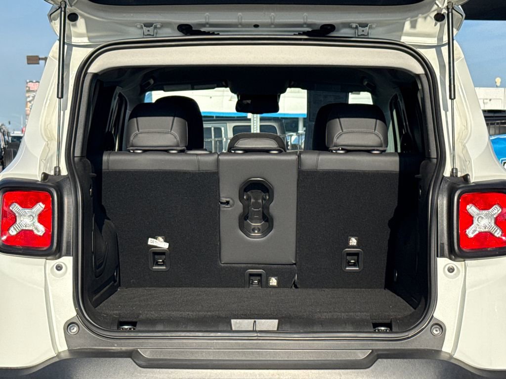 Certified 2022 Jeep Renegade Trailhawk image 12