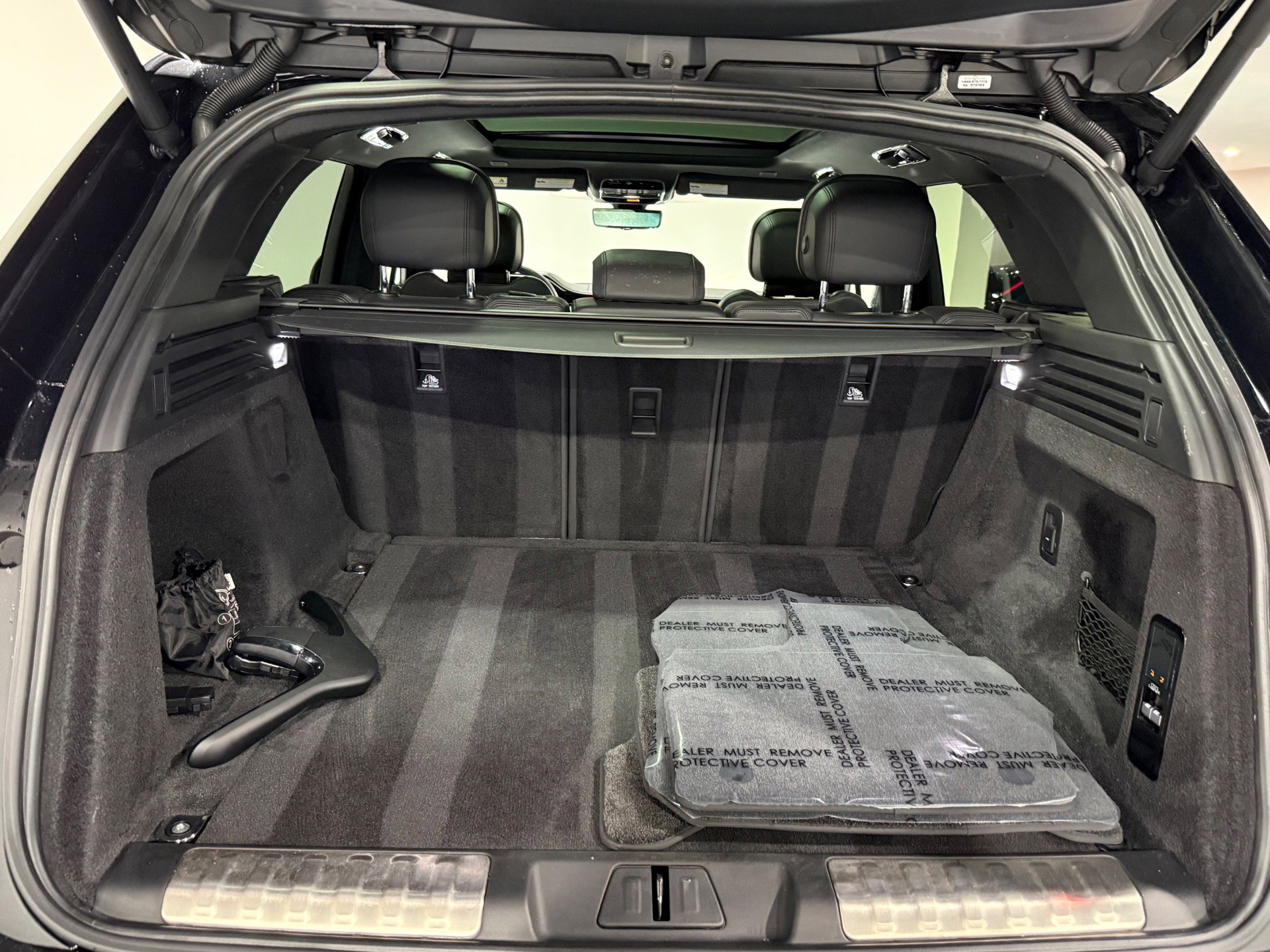 Used 2023 Land Rover Range Rover Sport SE image 14